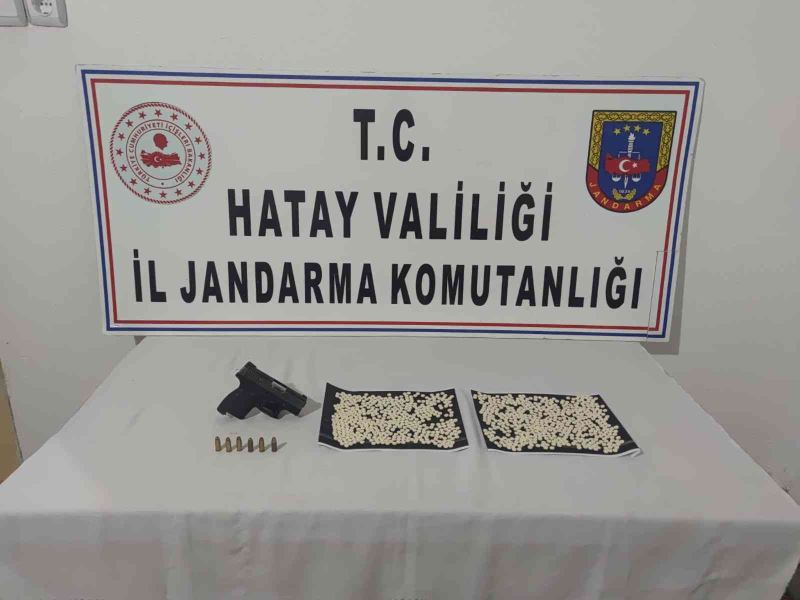 Hatay’da bin adet captagon ele geçirildi
