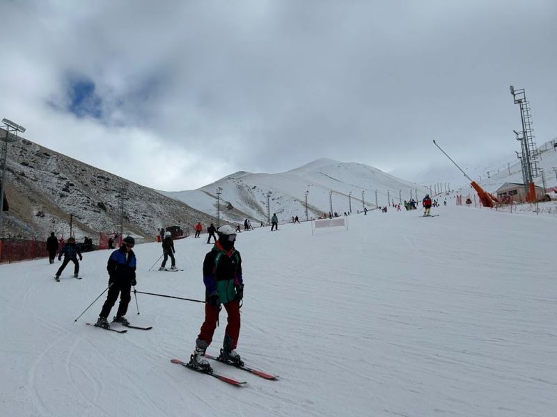 Palandöken’de kayak yoğunluğu devam ediyor
