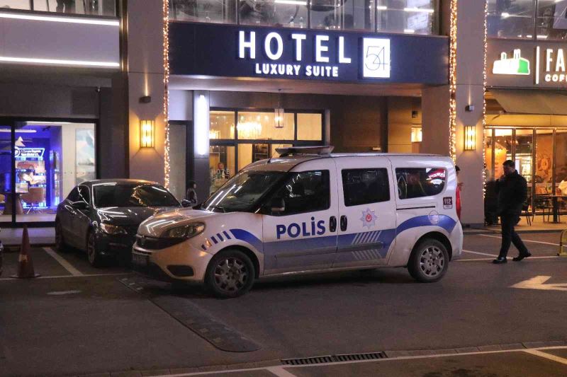 AVM’nin otel odasında ölü bulundu, ekipler harekete geçti
