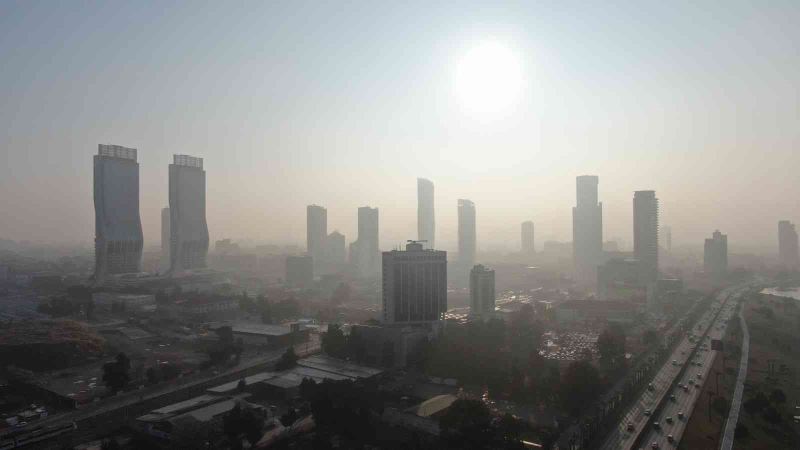 İzmir’de sisli hava etkili oldu
