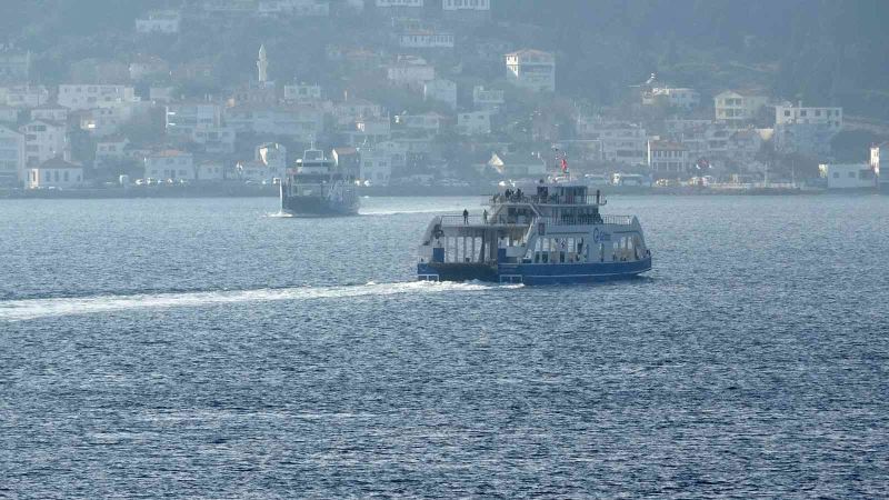 Bozcaada ve Gökçeada’ya 2 gün feribot seferlerine fırtına engeli
