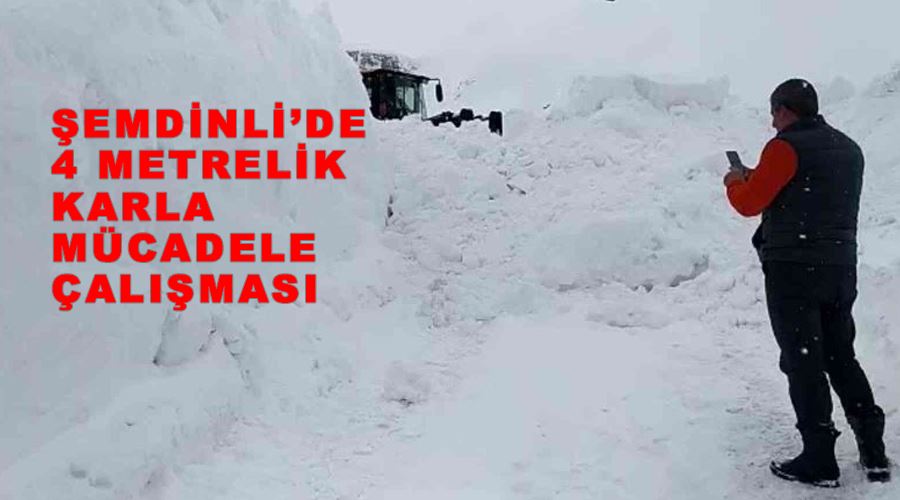 Şemdinli’de 4 metrelik karla mücadele çalışması