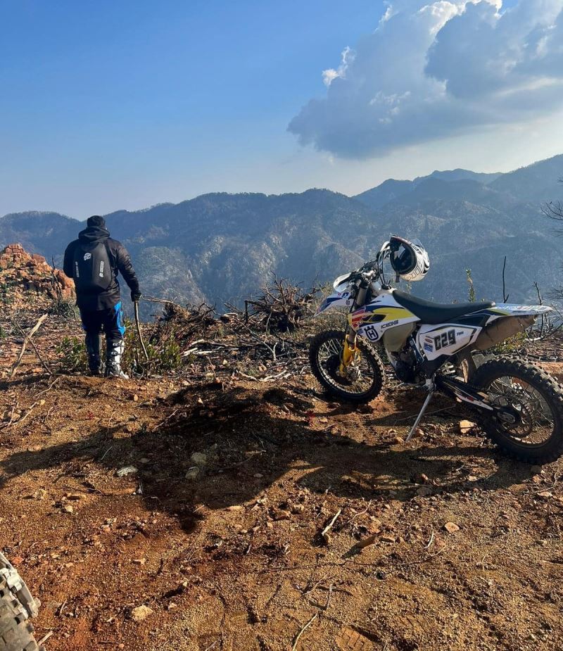 Marmaris’in zirvelerine motosikletleri ile çıkıp fidan diktiler
