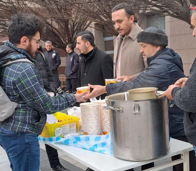 TÜGVA’dan final haftasında öğrencilere çorba ikramı
