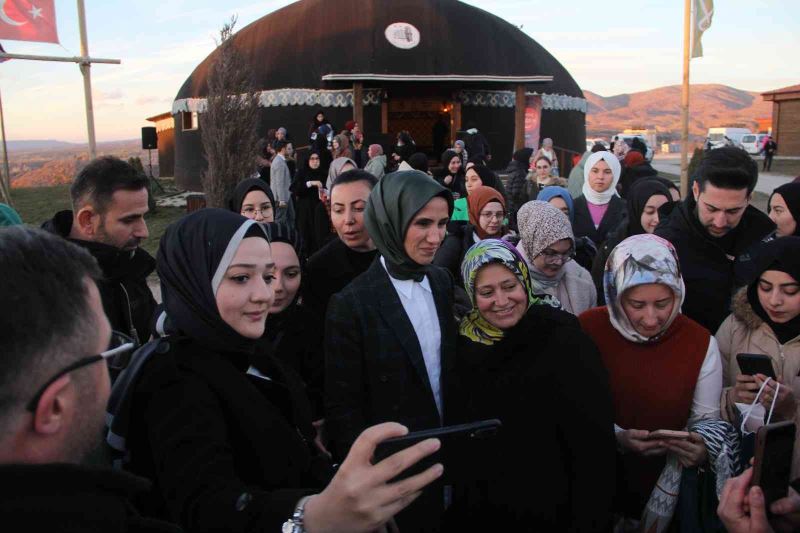 Sümeyye Erdoğan Bayraktar Çorum’da gençlerle buluştu

