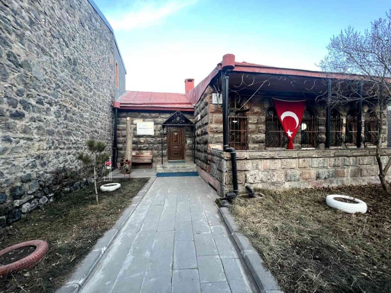 Kars’ta Kalem Kitap Kahve Evi öğrencilere hizmet veriyor
