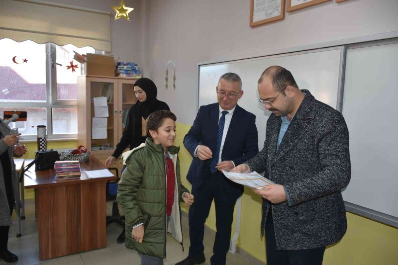 Başkan Kavakligil ile öğrenci arasında gülümseten sohbet
