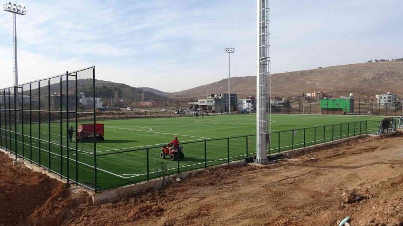 Stadyum yapıldı, tribün yok
