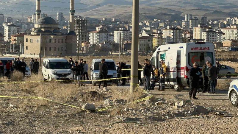 Kayıp olan yaşlı adamın cansız bedeni boş arazide bulundu
