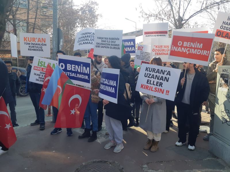 Sivil toplum kuruluşlarından İsveç Büyükelçiliği önünde protesto
