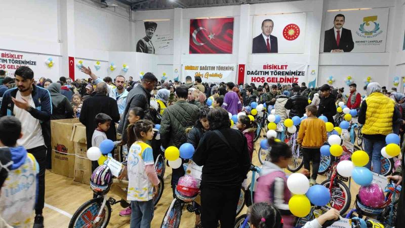 Şanlıurfa’da 400 yetim öğrenciye bisiklet hediye edildi
