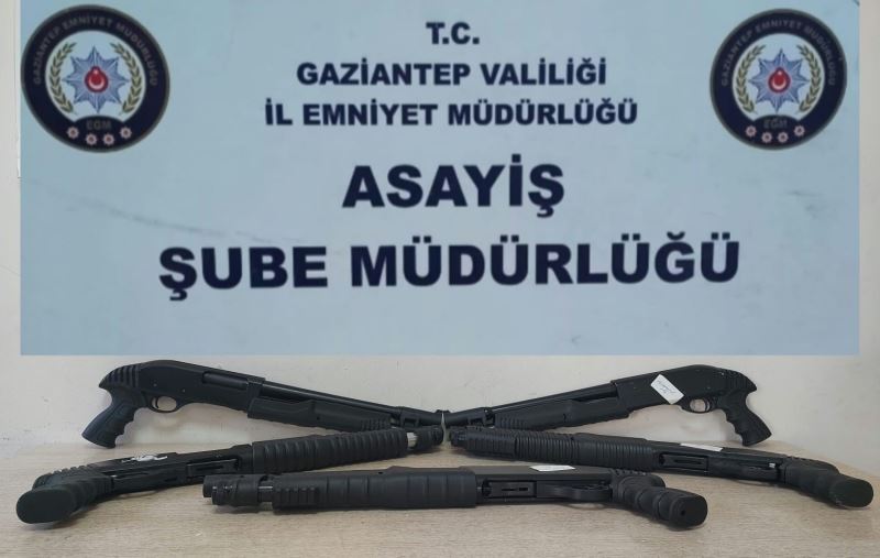 Durdurulan araçtan 5 adet pompalı tüfek çıktı
