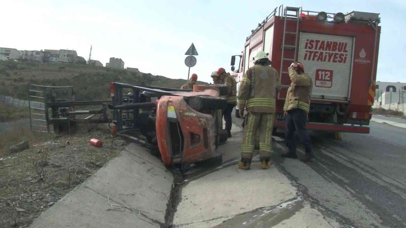 Başakşehir’de forklift devrildi, 1’i ağır 2 yaralı
