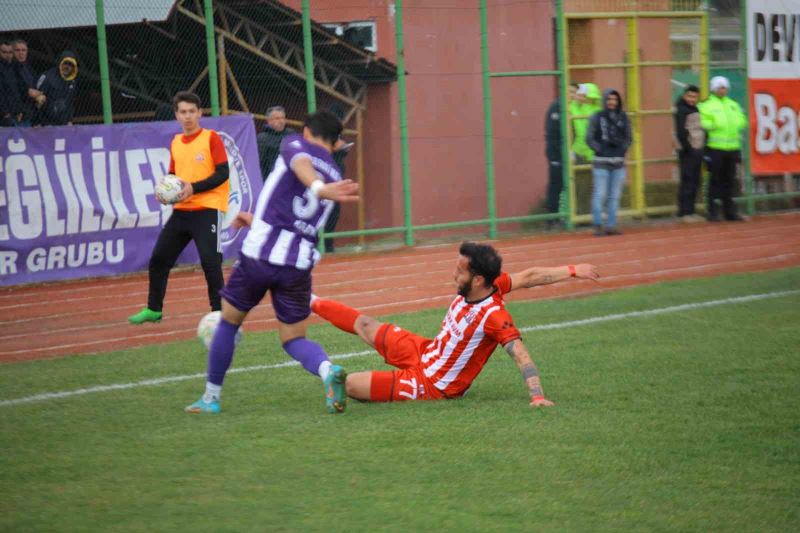 Amatör maçta tribünler karıştı
