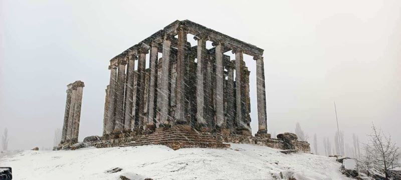 Aizanoi Antik Kenti beyaza büründü
