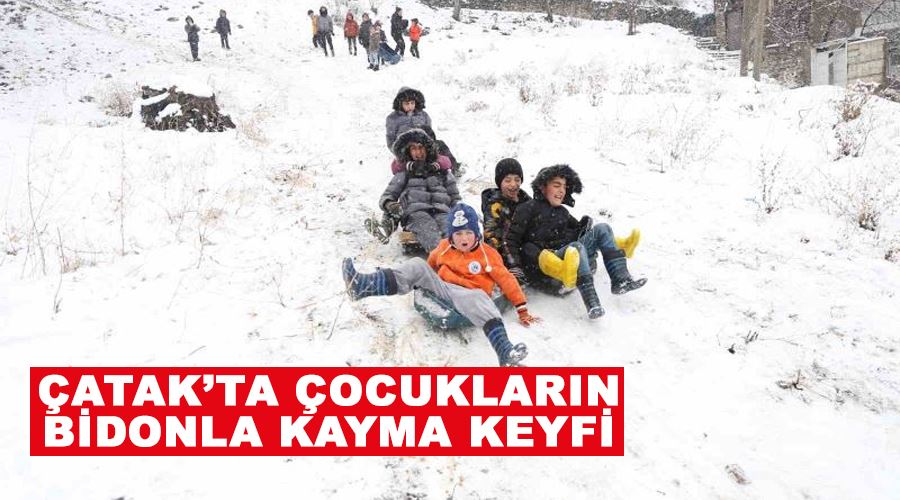 Çatak’ta çocukların bidonla kayma keyfi