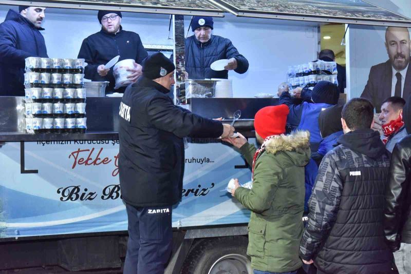 Başkan Togar’dan taraftara pilav ikramı
