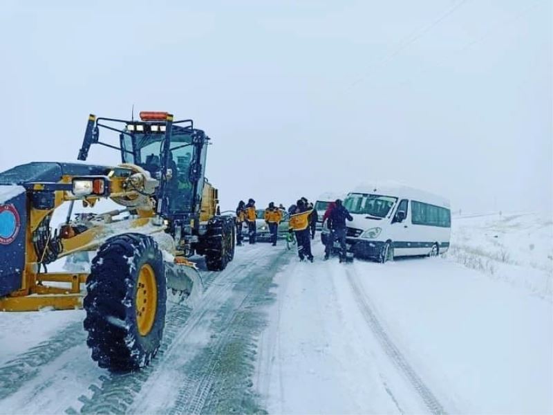 Kırşehir 112 ekipleri zorlu kış şartlarında vatandaşın yanında
