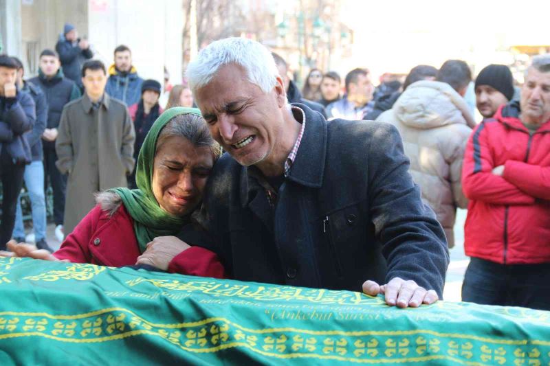 Cinayete kurban giden genç, gözyaşlarıyla son yolculuğuna uğurlandı
