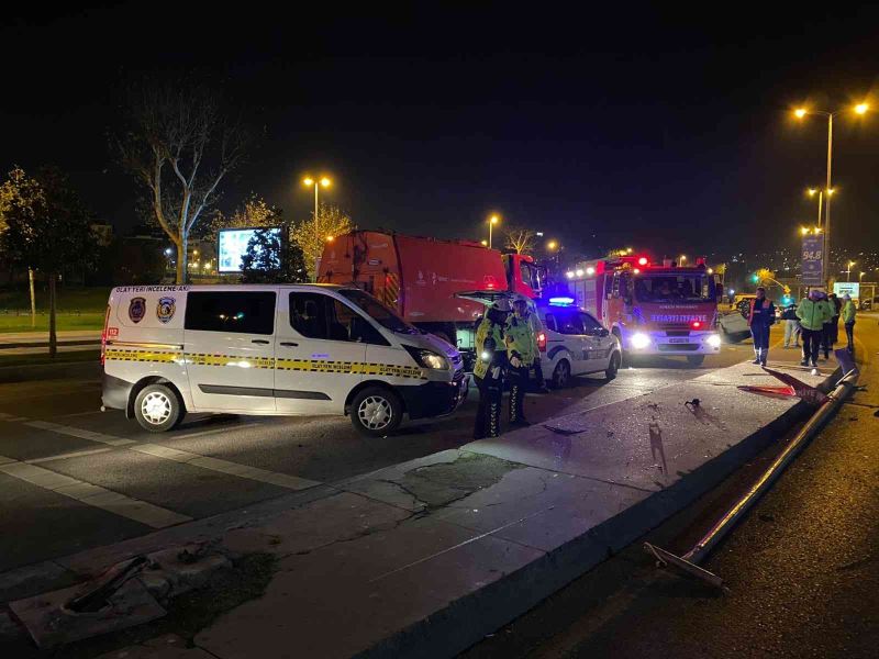 Maltepe’de kontrolden çıkan araç elektrik direğine çarptıktan sonra takla attı: 1 ölü
