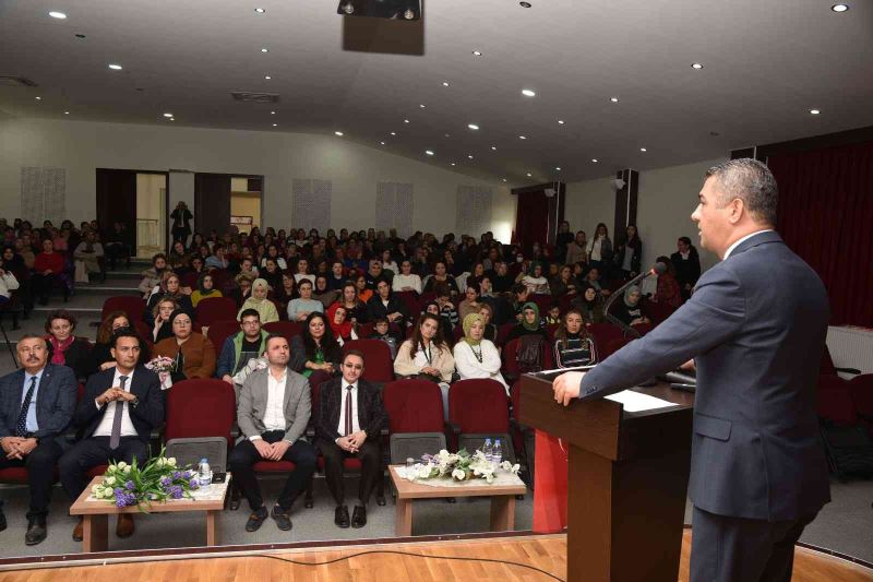 Okulöncesi eğitim ve  aile ilişkileri seminerde ele alındı
