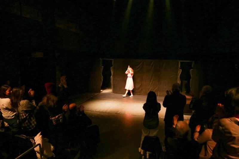 Şehir Tiyatrolarının oyunu İstanbul seyircisinden tam not
