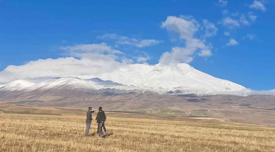 Süphan Dağı beyaz gelinliğini giydi