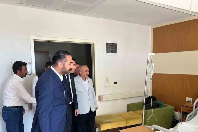 AK Parti Ağrı Merkez İlçe Başkanı Ömer Tahtalı, hastaları ziyaret etti