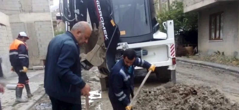 Hakkari Belediyesi ekiplerinden yağmur mesaisi