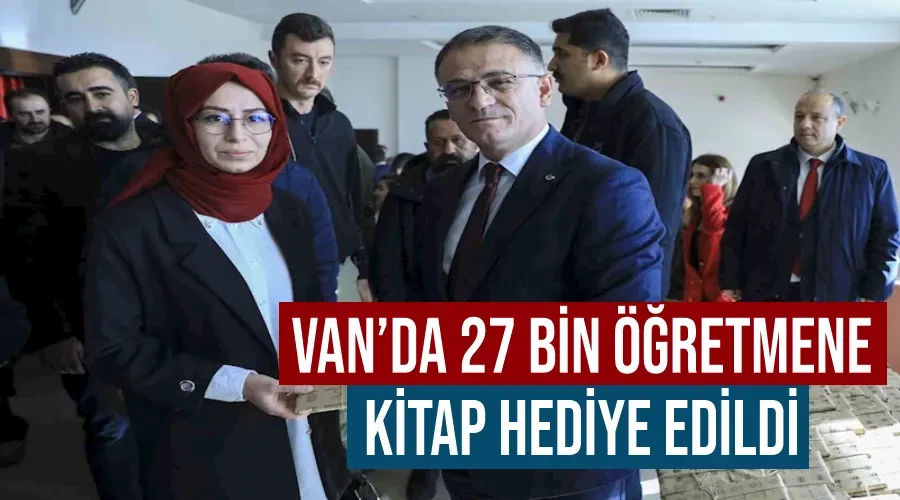 Van’da 27 bin öğretmene kitap hediye edildi