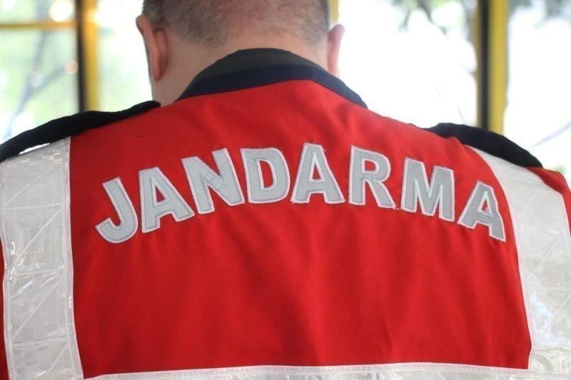 Jandarma ekipleri aranan şahıslara göz açtırmıyor
