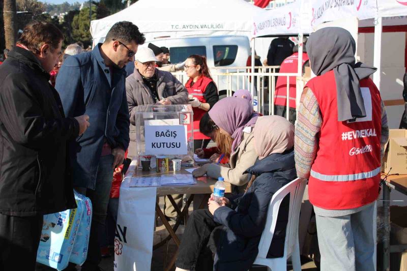 Aydınlıların depremzedeler için seferberliği 5. gününde de devam ediyor
