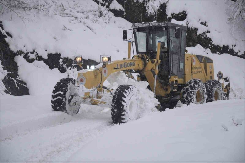 Kardan kapanan yollar açıldı
