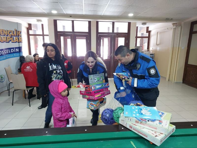 Kastamonu Emniyet Müdürlüğünden depremzedelere destek
