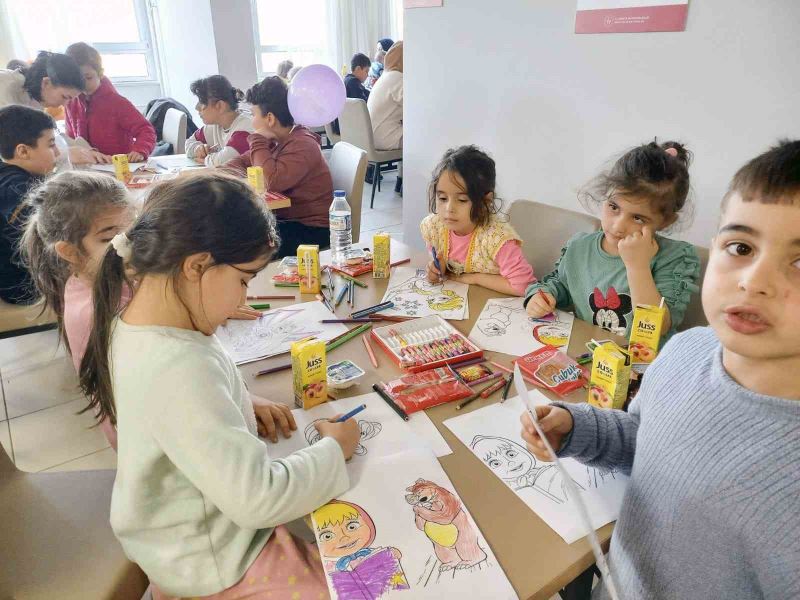 SUBÜ öğrenci toplulukları depremzedelerin yanında
