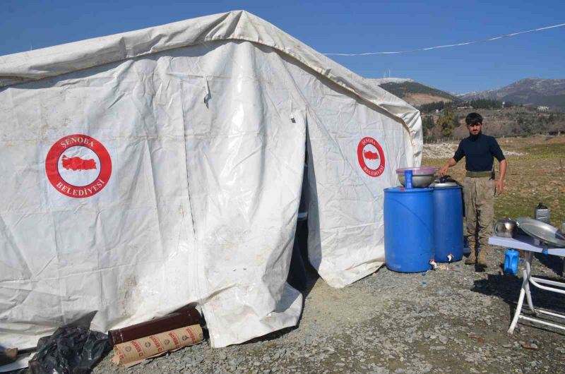 Şenoba Belediyesi depremzedeler için 7 günde 21 bin kişilik yemek yaptı
