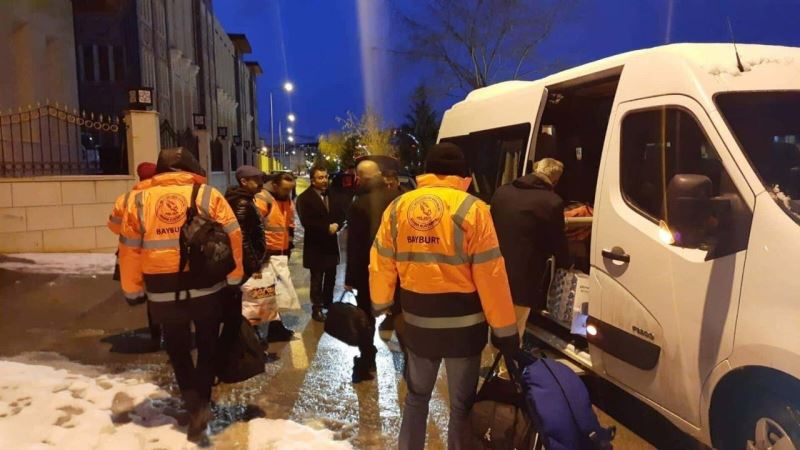 Depremde mağdur olan depremzede vatandaşlara yardım eli uzatılmaya devam ediyor
