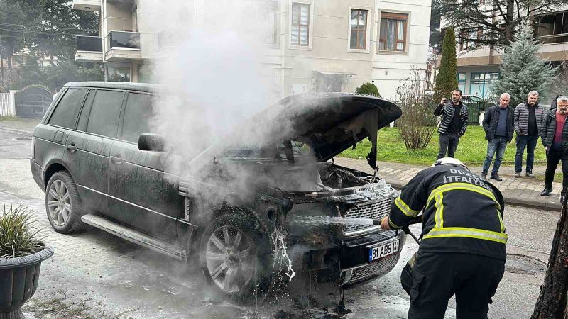 Park halindeki lüks cipte yangın çıktı
