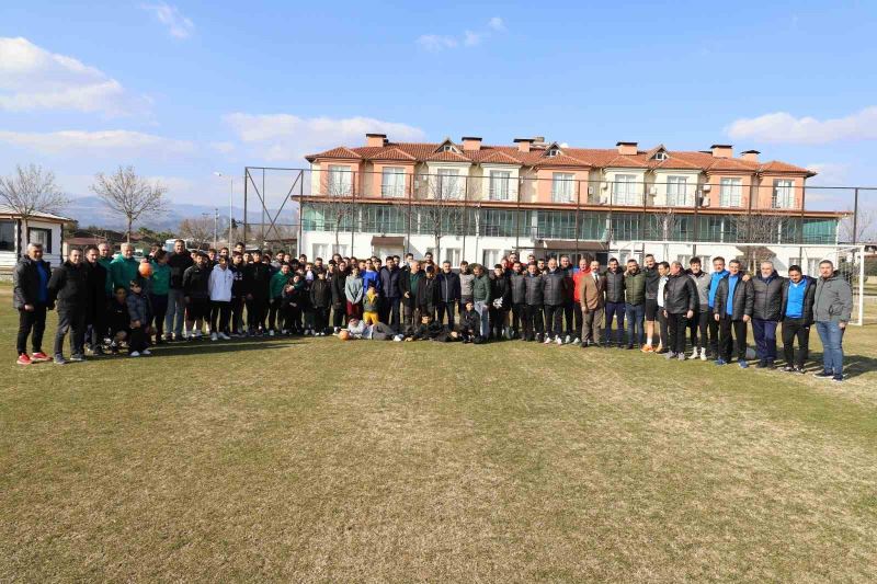 Depremzede çocuklar Nazilli Belediyesporlu futbolcular ile bir araya geldi
