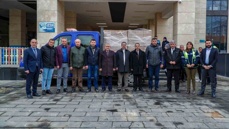 Kütahyalı muhtarlardan depremzedelere yardım
