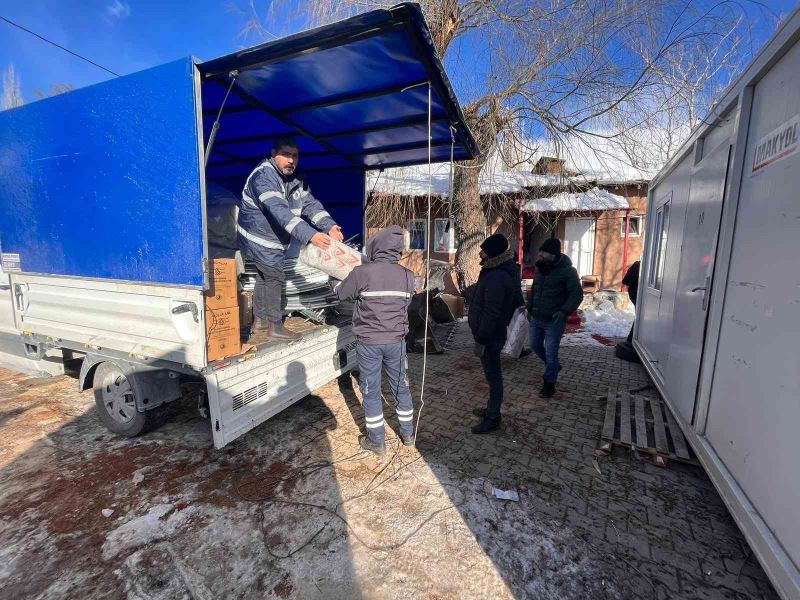 Kartal Belediyesi ilçeye yerleşen depremzedelerin yaralarını sarıyor
