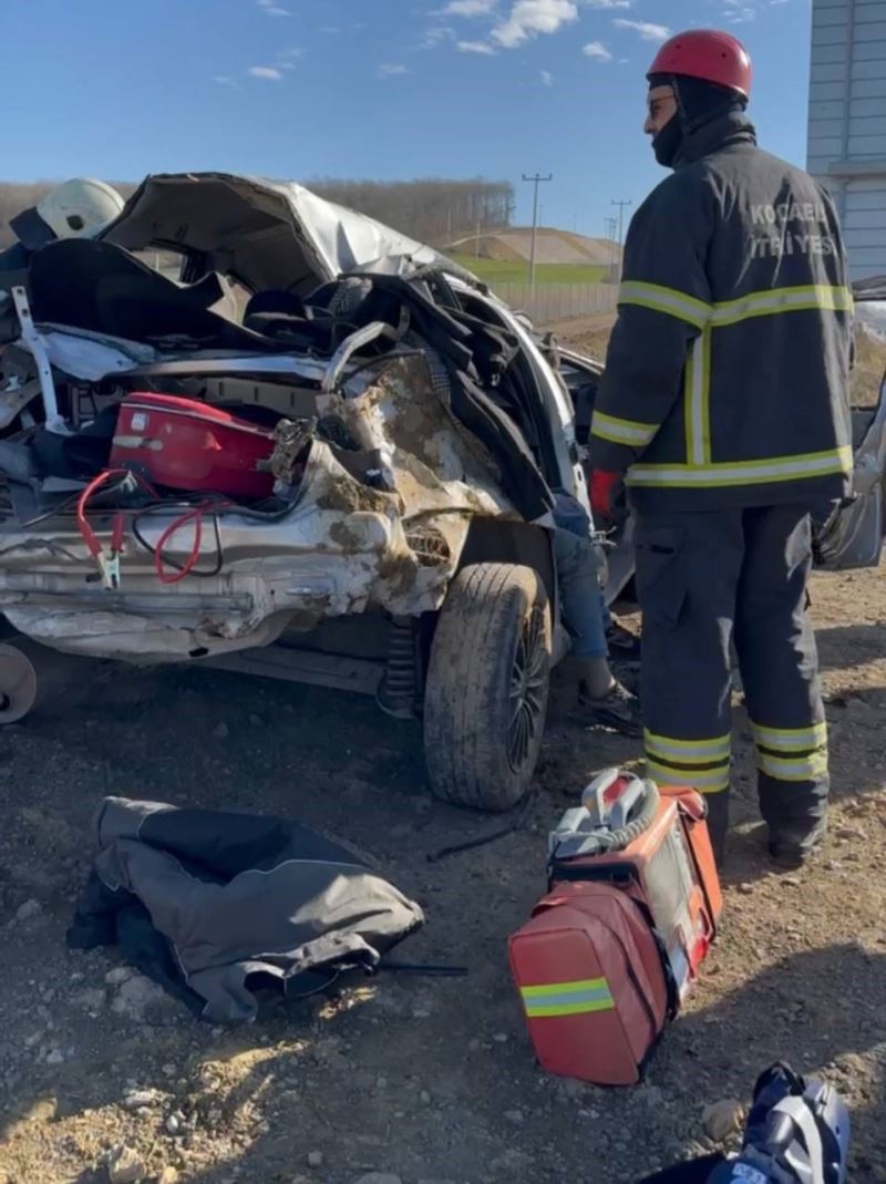 Deprem bölgesine yardıma gitmişlerdi, dönüş yolunda kaza yaptılar: 2 ölü, 3 yaralı
