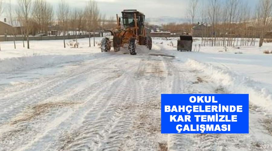 Okul bahçelerinde kar temizle çalışması