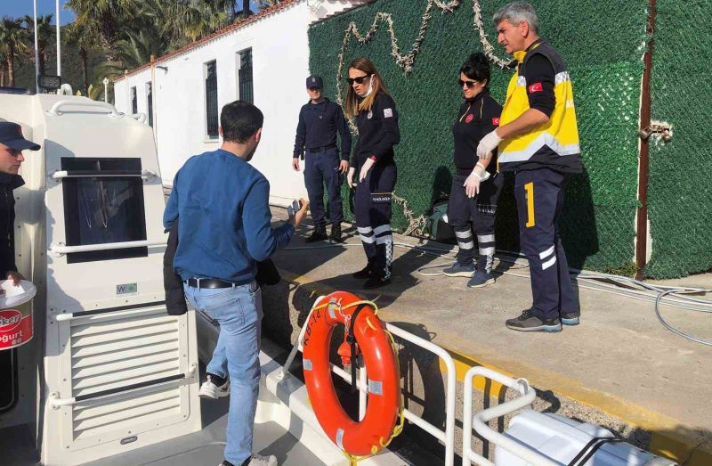 Ticari gemide rahatsızlanan vatandaşa tıbbi tahliye
