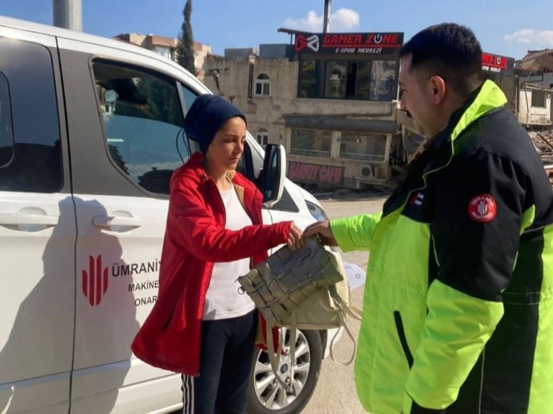 Ekiplerin enkazda bulduğu çantanın sahibine sosyal medyadan ulaşıldı
