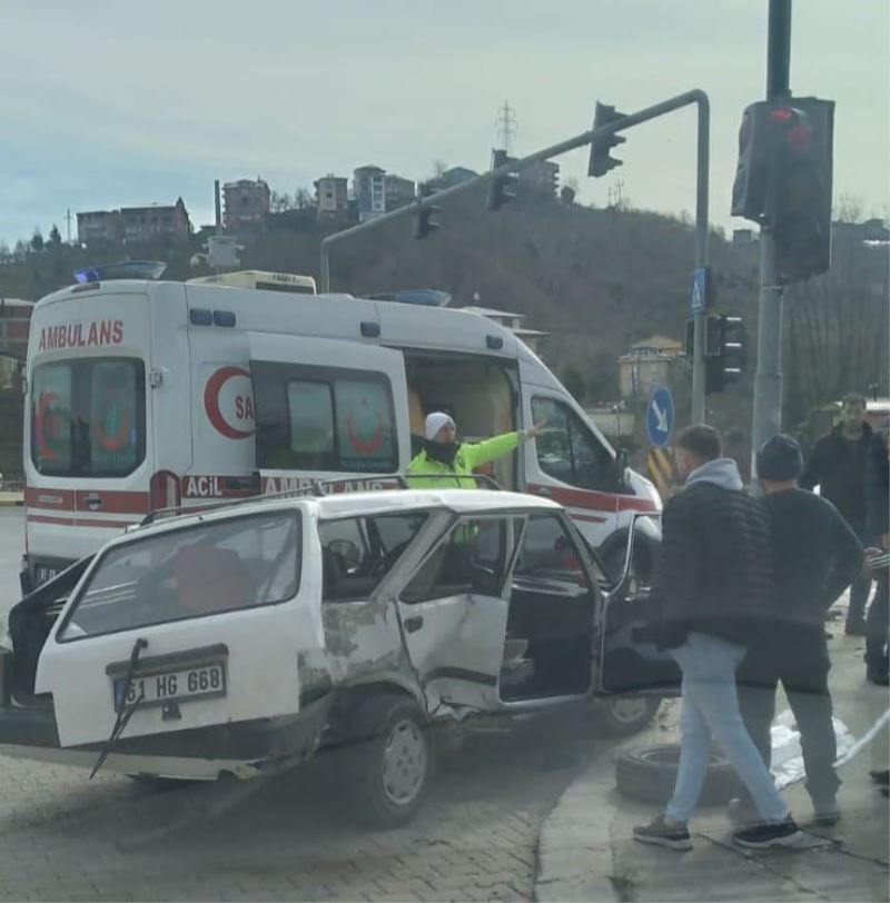 Trabzon’da trafik kazası: 1 ölü, 2 yaralı
