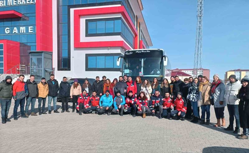 Kars’tan deprem bölgesine sağlık ekibi desteği
