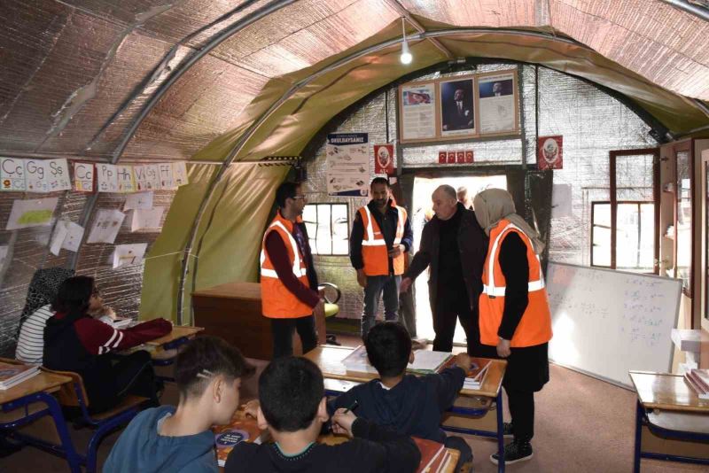 Kahramanmaraş’taki çadır kentlerde sınav öğrencileri için DYK başladı
