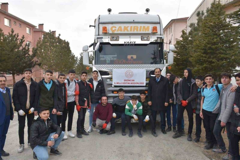 Erzincan İl Milli Eğitim Müdürlüğü 6. yardım tırını uğurladı
