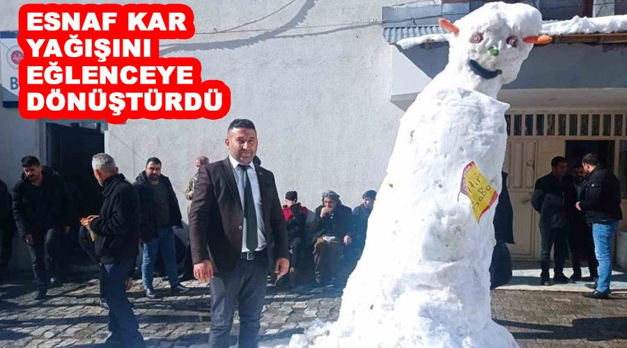 Esnaf kar yağışını eğlenceye dönüştürdü